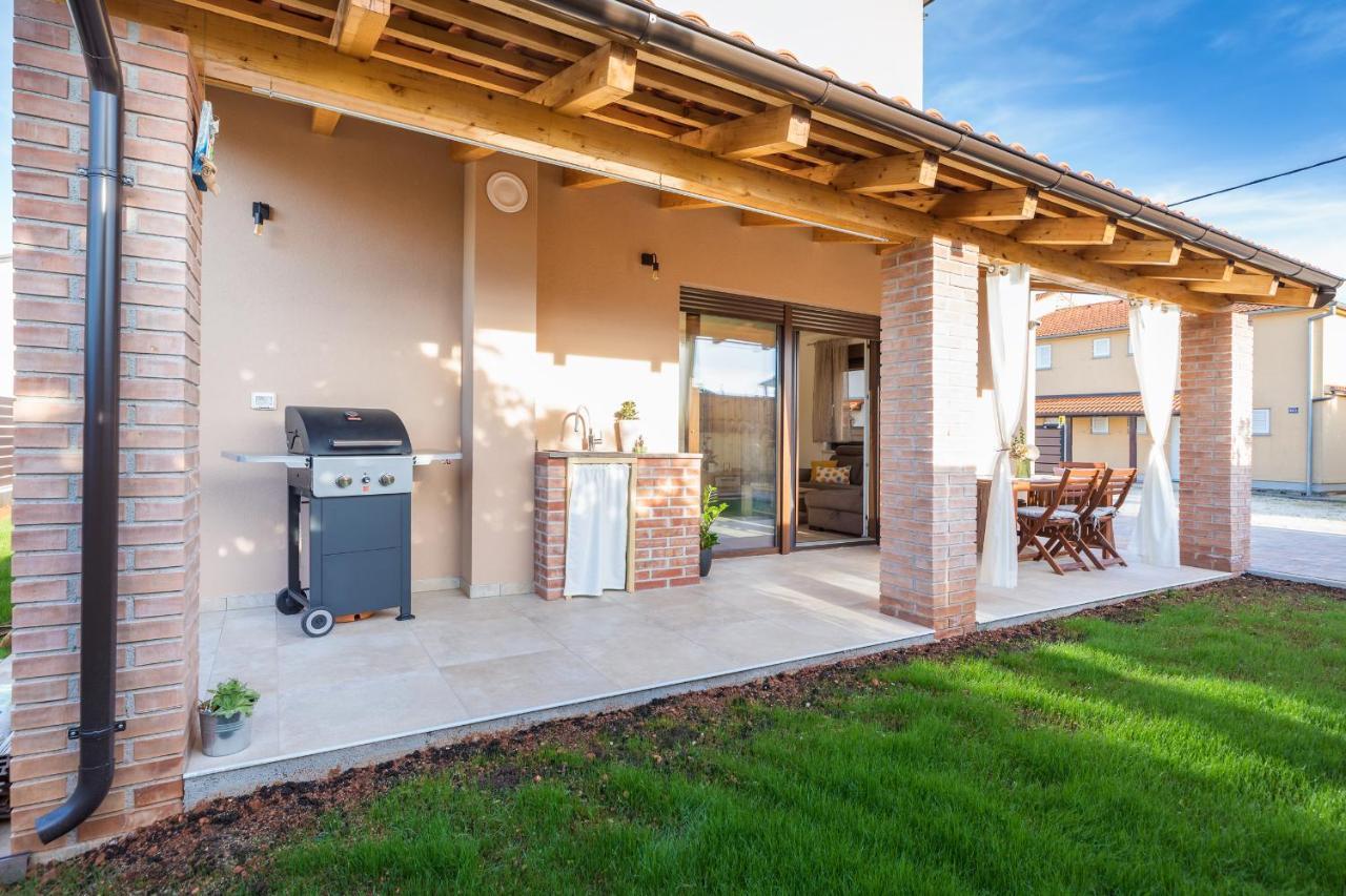 Rental House Nada Fazana Exterior photo
