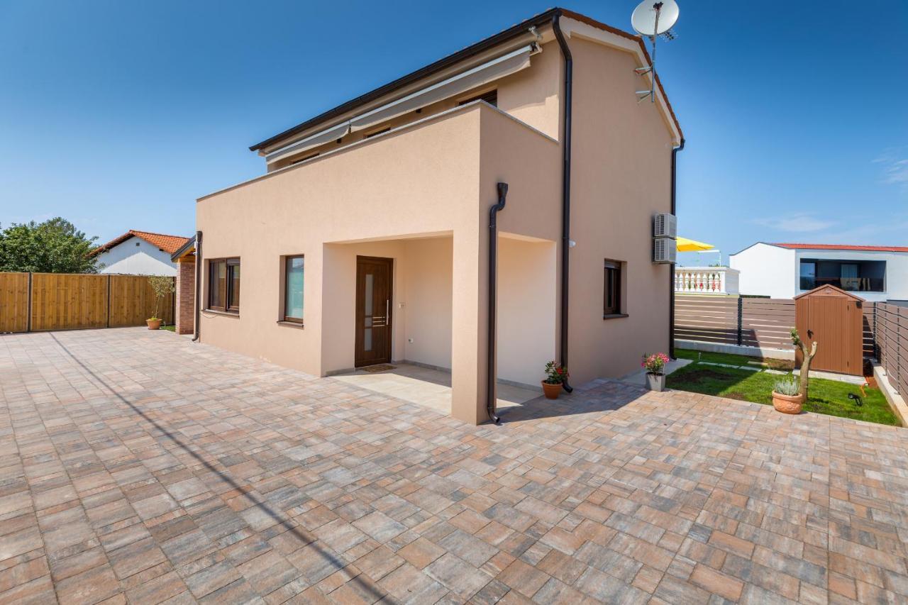 Rental House Nada Fazana Exterior photo